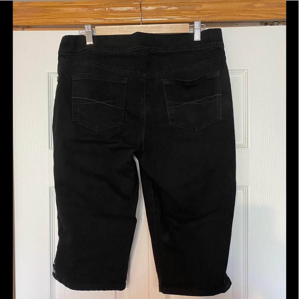 Gloria Vanderbilt Black Pedal Pushers Size 10 - Picture 5 of 5